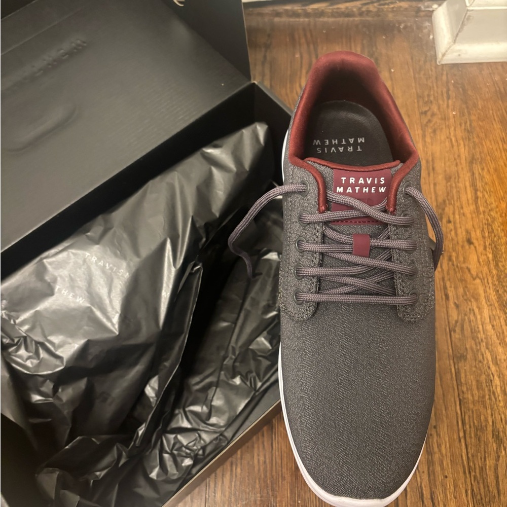 NWT Men’s Travis Mathew The Daily II Woven: Charcoal and Burgundy Sneakers - Picture 11 of 12